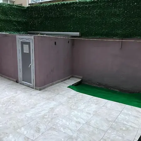 Lejlighed Historya Avm Yani With Garden In The Center Of